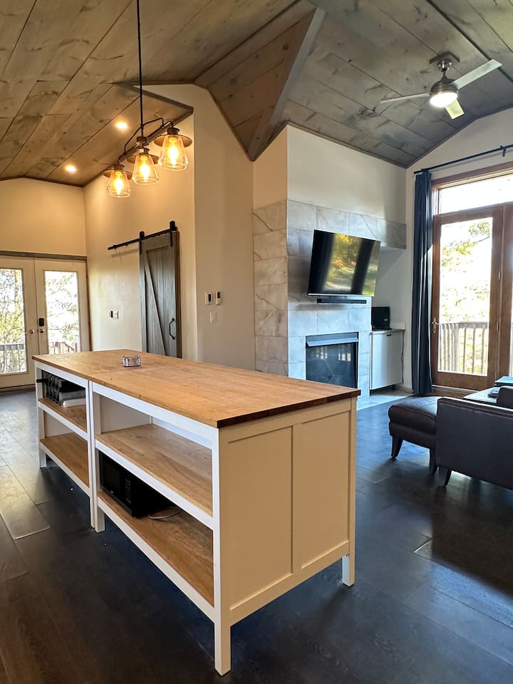 The Sheds: 2 Br Coach House Apmt - Shelburne