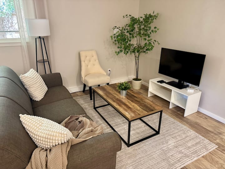 Redwood Retreat Near Historic Downtown - Broadway Park, Turlock