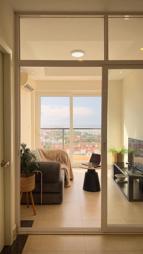 So Express | Skyview King Suite Panoramic Views 19