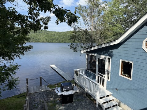 Charming Lakefront Cottage