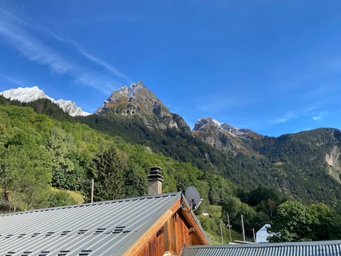 Listed village house, in the mountains, quiet.