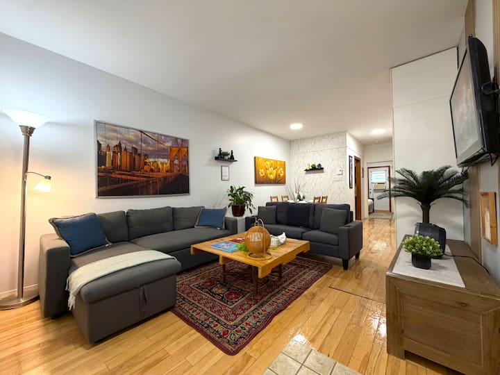 The Cozy Corner - Montreal