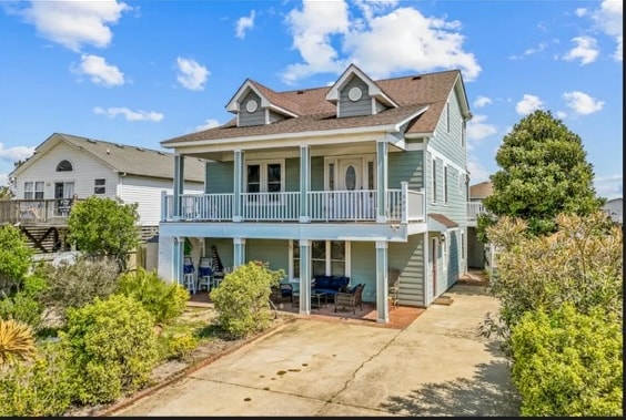 Grand Coastal Retreat