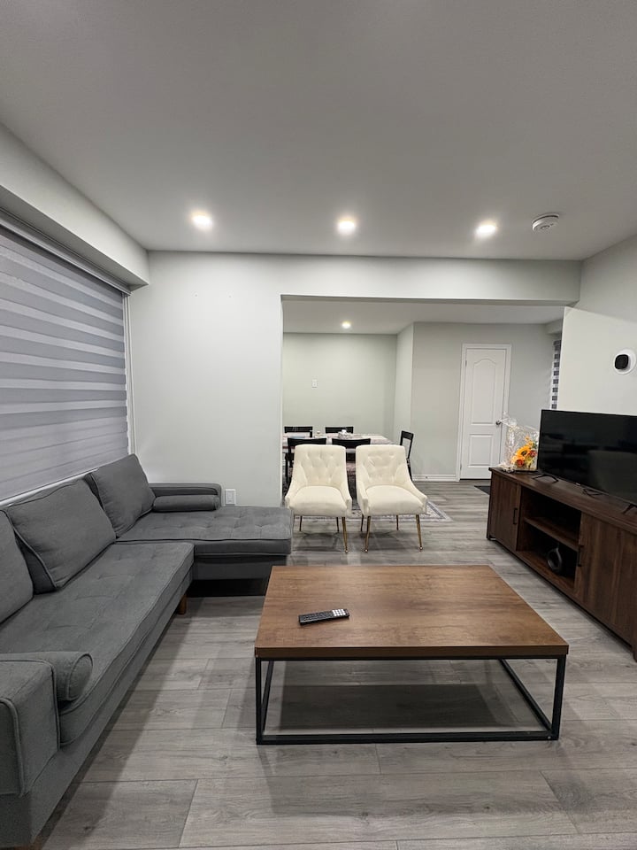 1 Awe-inspiring Full Home Close To Pearson Airport - Brampton