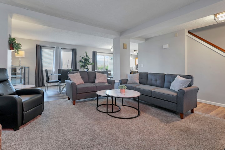 Grove City Oasis: 3br/2 Car Garage/sleeps 9 - Grove City, OH