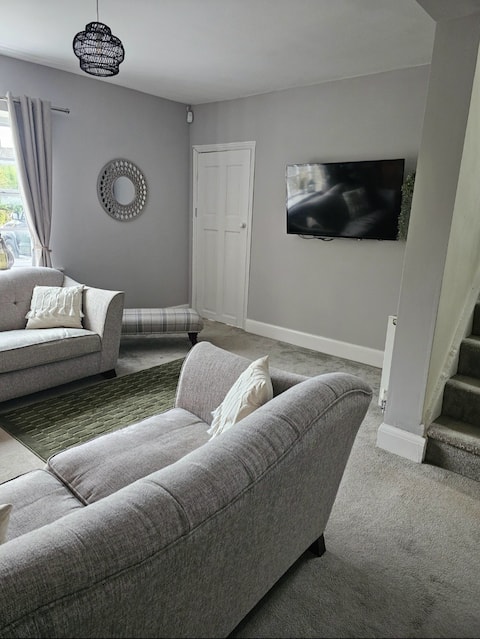 Successful Airbnb property: The Sweetbriar Cottage 3 bed house, garden, Leeds in Roundhay
