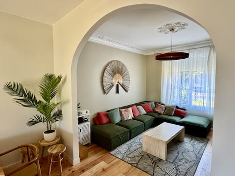Successful Airbnb property: Villa Cocon 200 m2, 2 steps from the beach, 6 bedrooms in Saint Malo