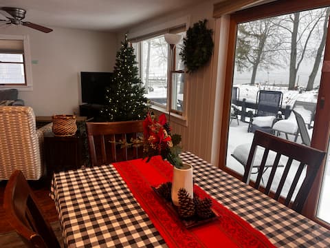 Christmas Lake Retreat w/ Hot Tub!