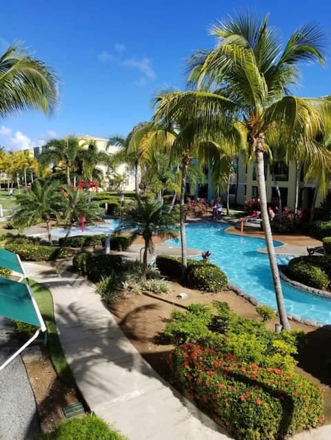 Tropical Ocean Vibes @ Pura Vida