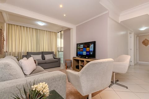 Successful Airbnb property: Apartment 50m from the Central Beach / 2 bedrooms + garage in Balneário Camboriú
