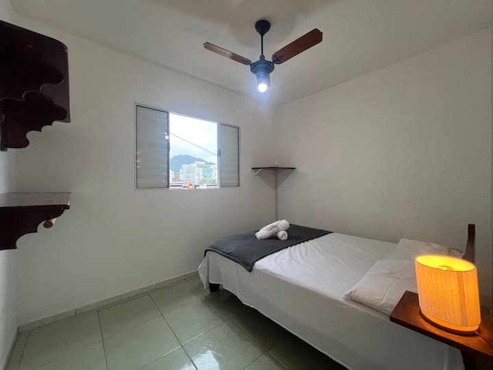 Дупли кревет со удобен душек и тавански вентилатор 