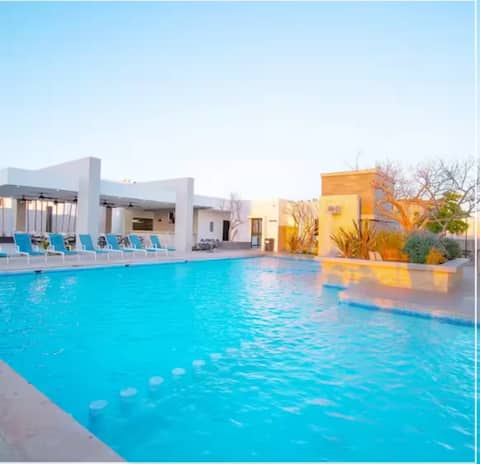 3Bedroom comfortable house-pool access-residential