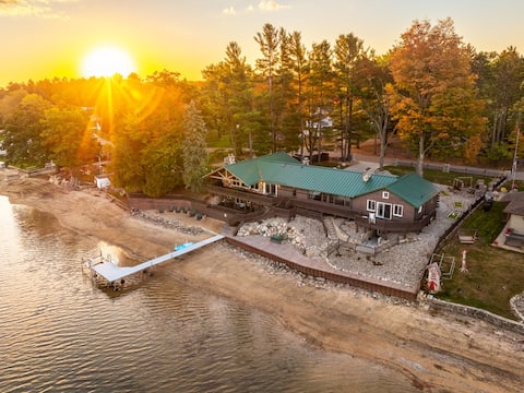Lakefront w/Indoor Pool+Hot Tub|Beach+Dock| 16 ppl