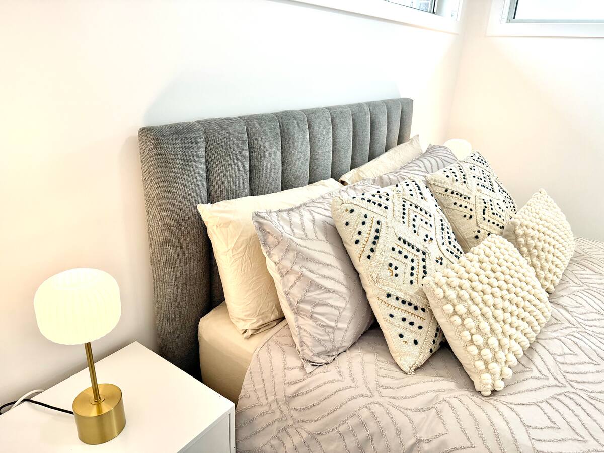 Spacious & Cozy Family 6 Bedroom Home in Wilton, photo 9