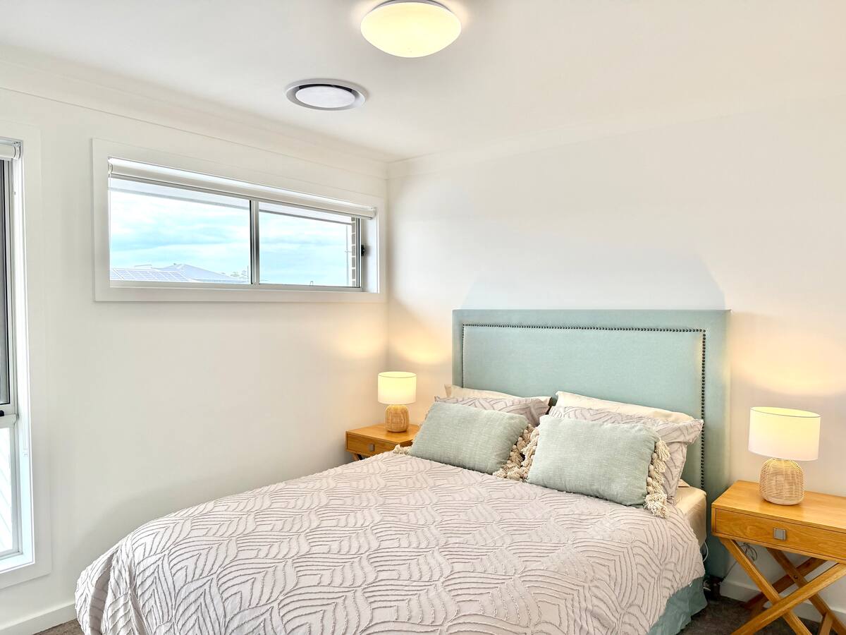 Spacious & Cozy Family 6 Bedroom Home in Wilton, photo 7