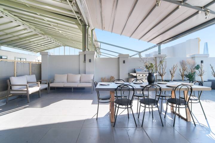 The London Royale – Penthouse + Private Terrace gallery image 2