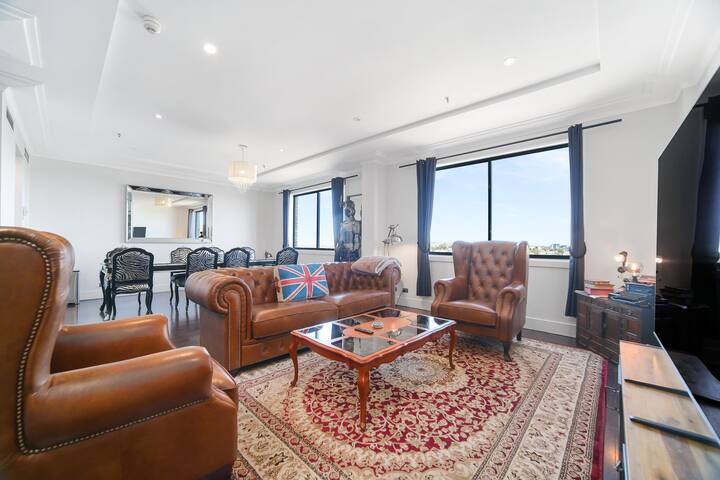 The London Royale – Penthouse + Private Terrace gallery image 4