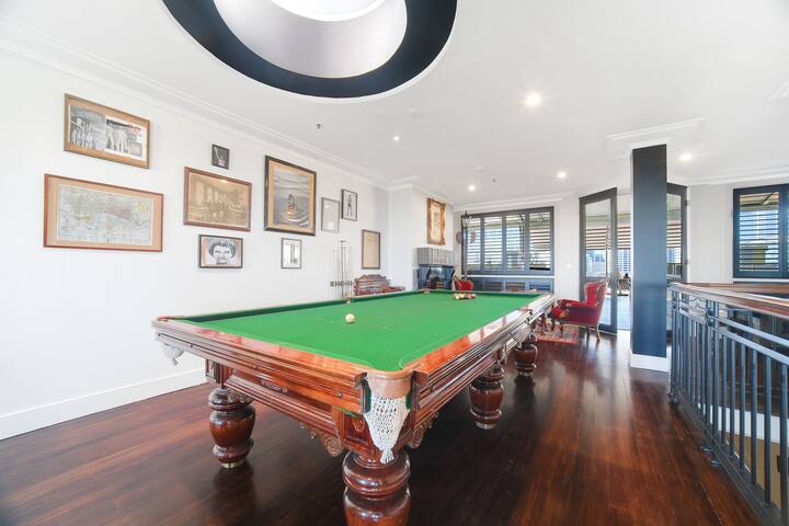 The London Royale – Penthouse + Private Terrace gallery image 3