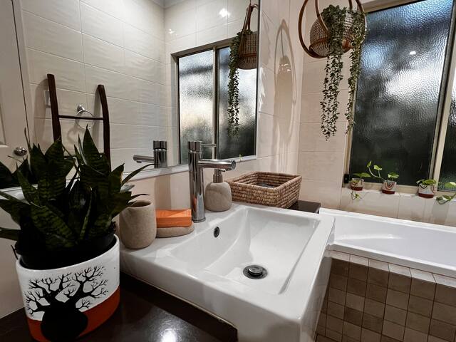 Kununurra Lakehouse gallery image 5