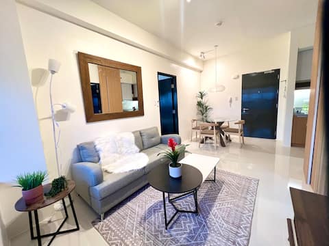 Modern Minimalist 2BR 2TB FastWifi