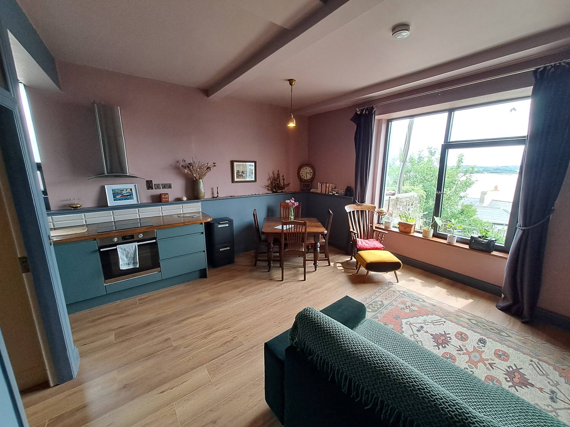 One Bedroom Apt. with Harbour View