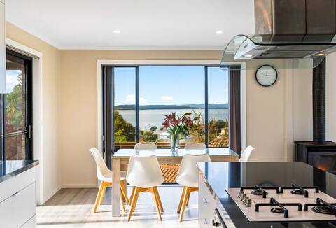 Modern Retreat with Spectacular Ocean Views