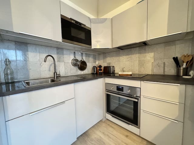 Gregory & Pauline De Nomad' managed Airbnb listing 3