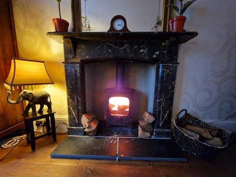 Popular Airbnb listing: Beautiful, Spacious Home Perfect for Gatherings in Dawlish