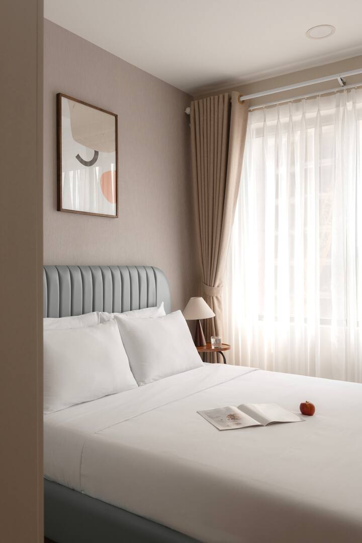 The large bedroom is full of Saigon's daylight. 25cm soft air mattress and sunshade curtains help you have a deep and relaxing sleep