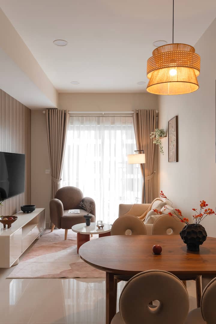 Dining table space and cozy common space and amenities