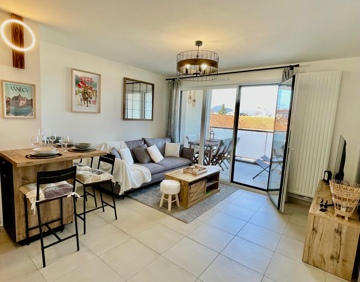 Top Airbnb: The Alpine Nest in Annecy