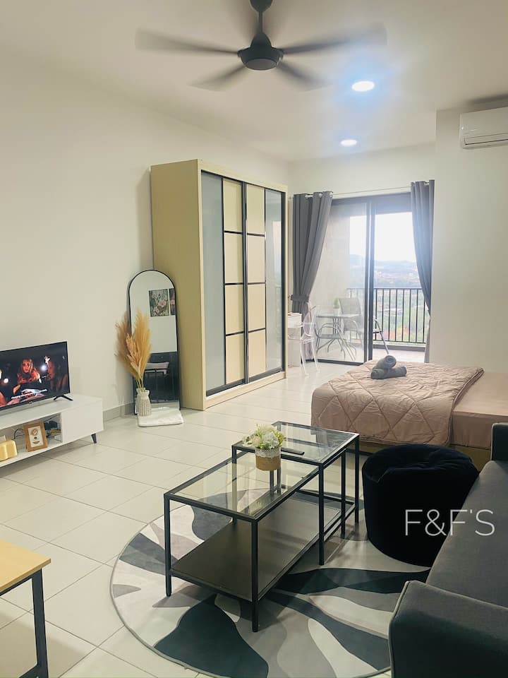 Netizen Soho Netflix WiFi KL View Free Parking MRT - Apartments for ...