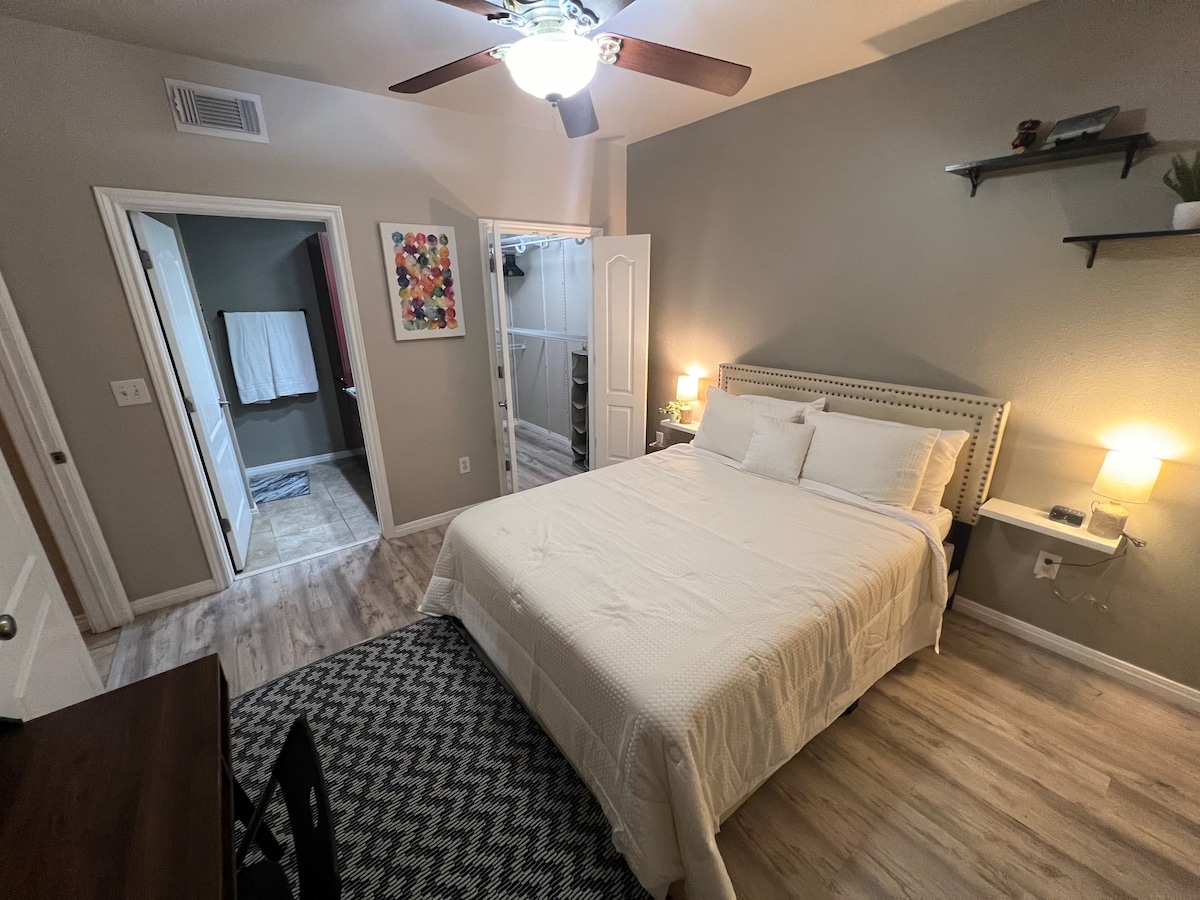 Beautiful Penthouse in Downtown ATX near UT Austin