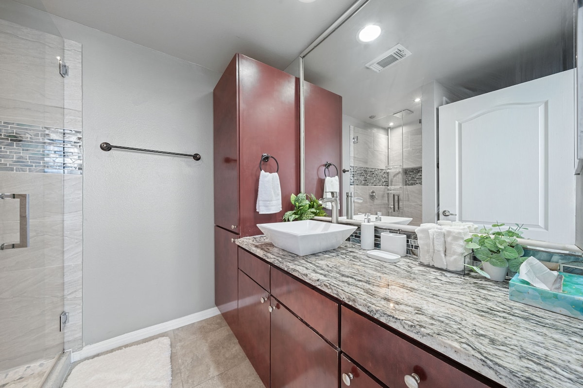 Beautiful Penthouse in Downtown ATX near UT Austin