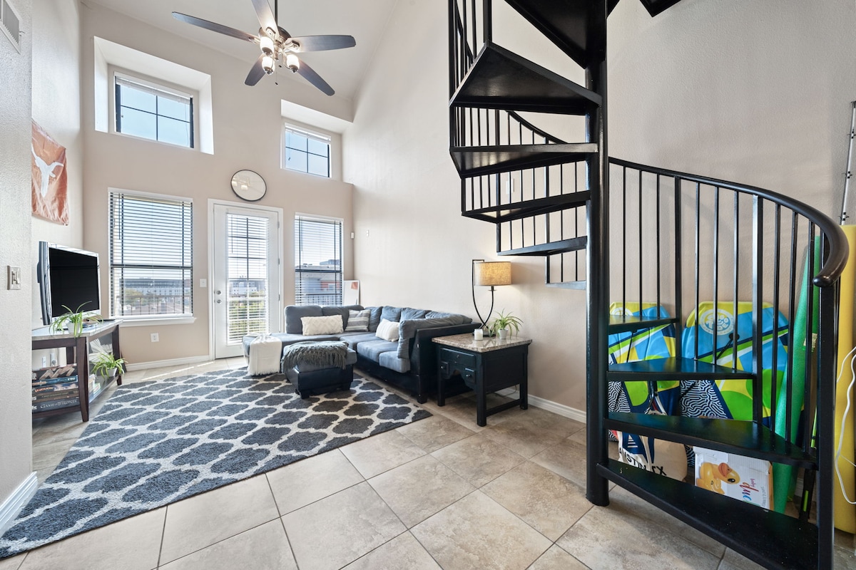 Beautiful Penthouse in Downtown ATX near UT Austin