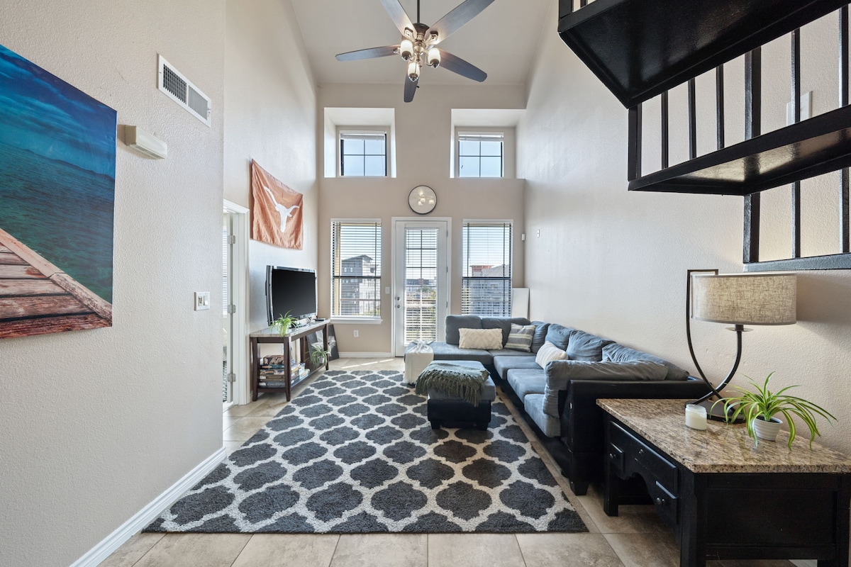 Beautiful Penthouse in Downtown ATX near UT Austin