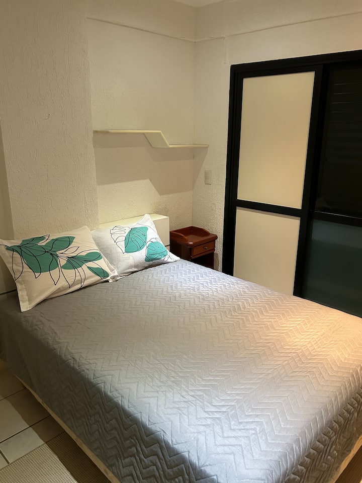 Suite. Cama doble. Colchón adicional. Aire acondicionado. TV. Blackout