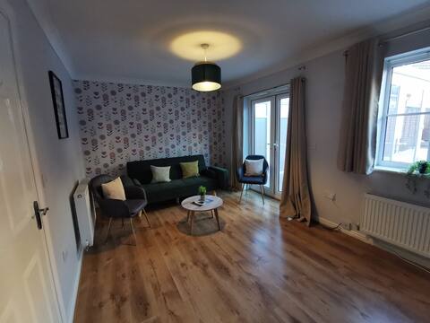 Families,Contractors. Free Parking,5 bed townhouse