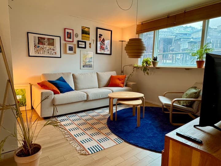 Това е пространство, пълно с оригинални картини и плакати на корейски художници, така че можете да се насладите на различни инди художници и да се отпуснете.