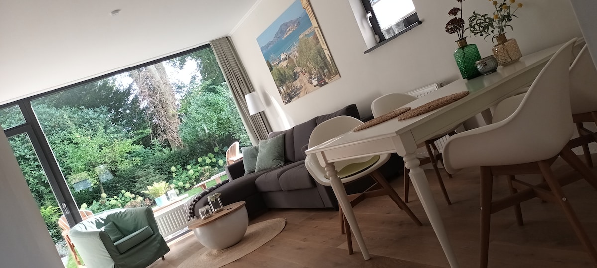 Successful Airbnb property: Modern, central yet quiet. in Bremen