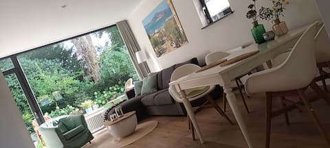 Erfolgreiche Airbnb-Immobilie: Modern, central yet quiet. in Bremen