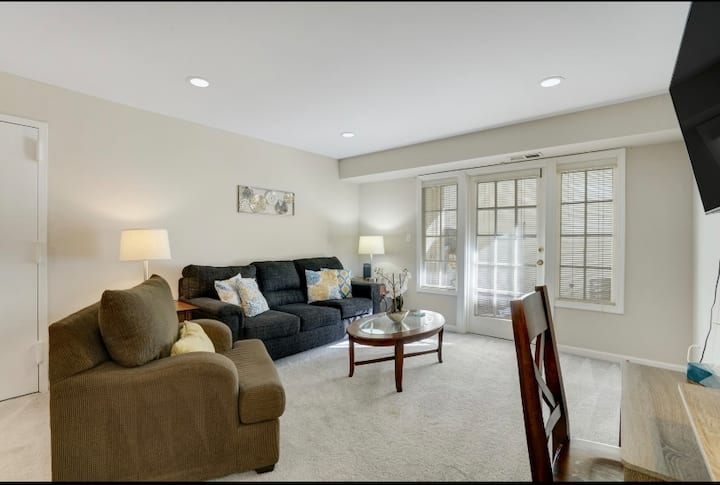 Cozy And Quaint Condo - Fairfax, VA
