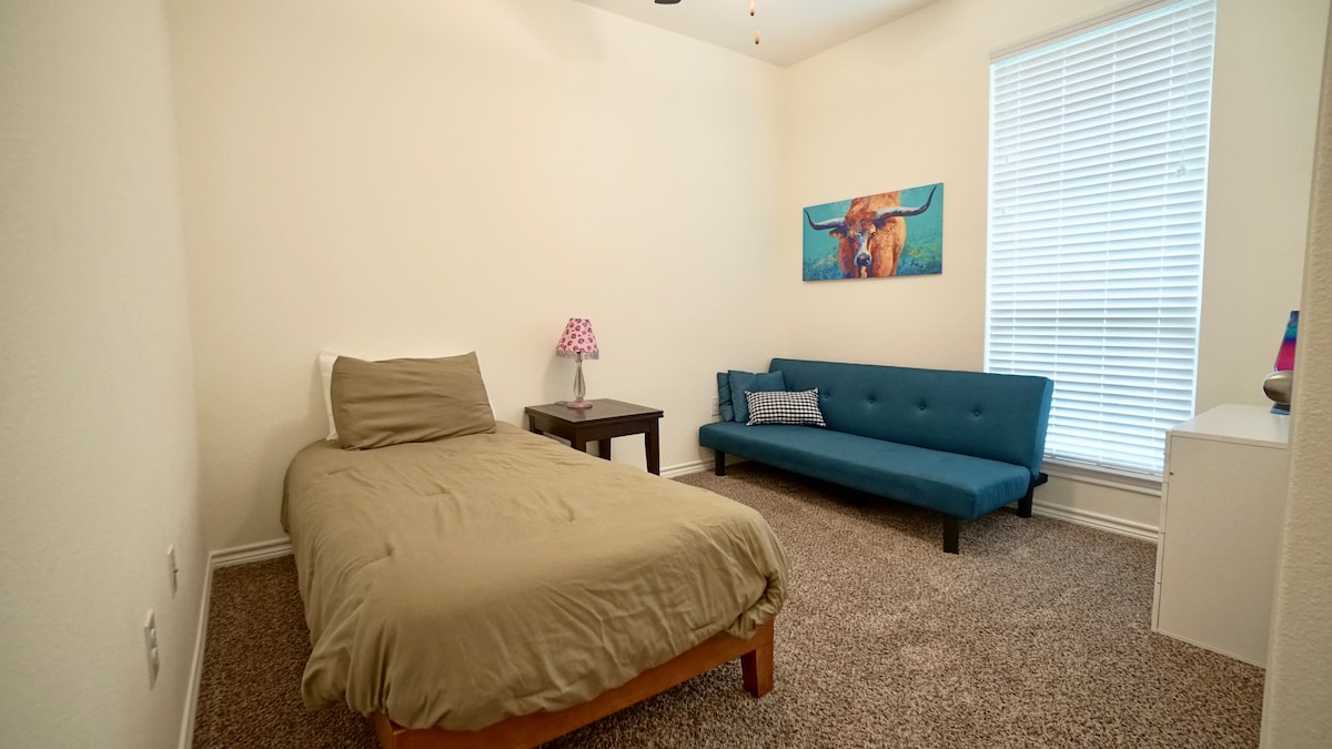 ~ No cleaning fees! ~ Pretty Great East ATX House
