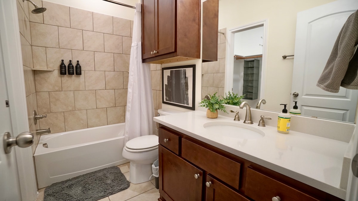 ~ No cleaning fees! ~ Pretty Great East ATX House
