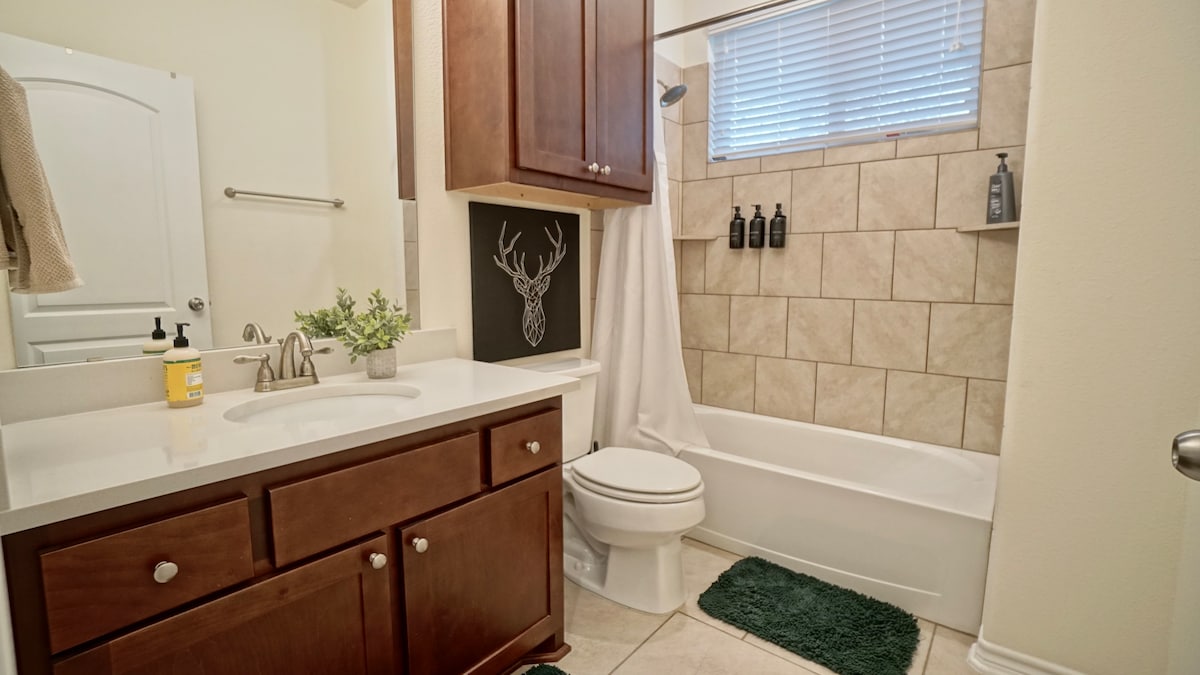 ~ No cleaning fees! ~ Pretty Great East ATX House