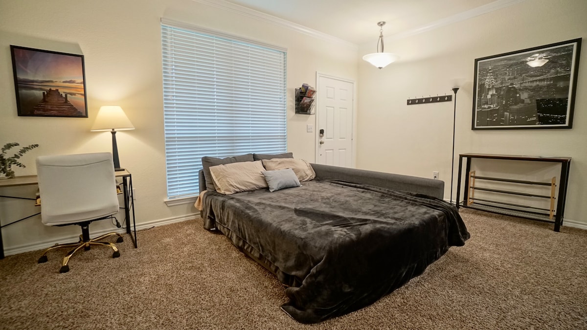 ~ No cleaning fees! ~ Pretty Great East ATX House