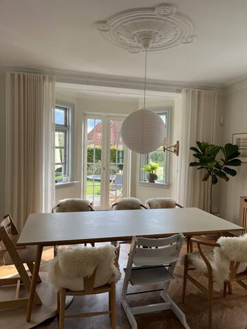 Beautiful villa near city center gallery image 3