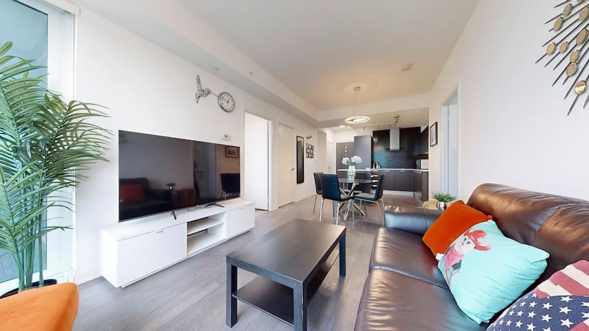 Subway Connected 3 Beds 2 Baths Condo