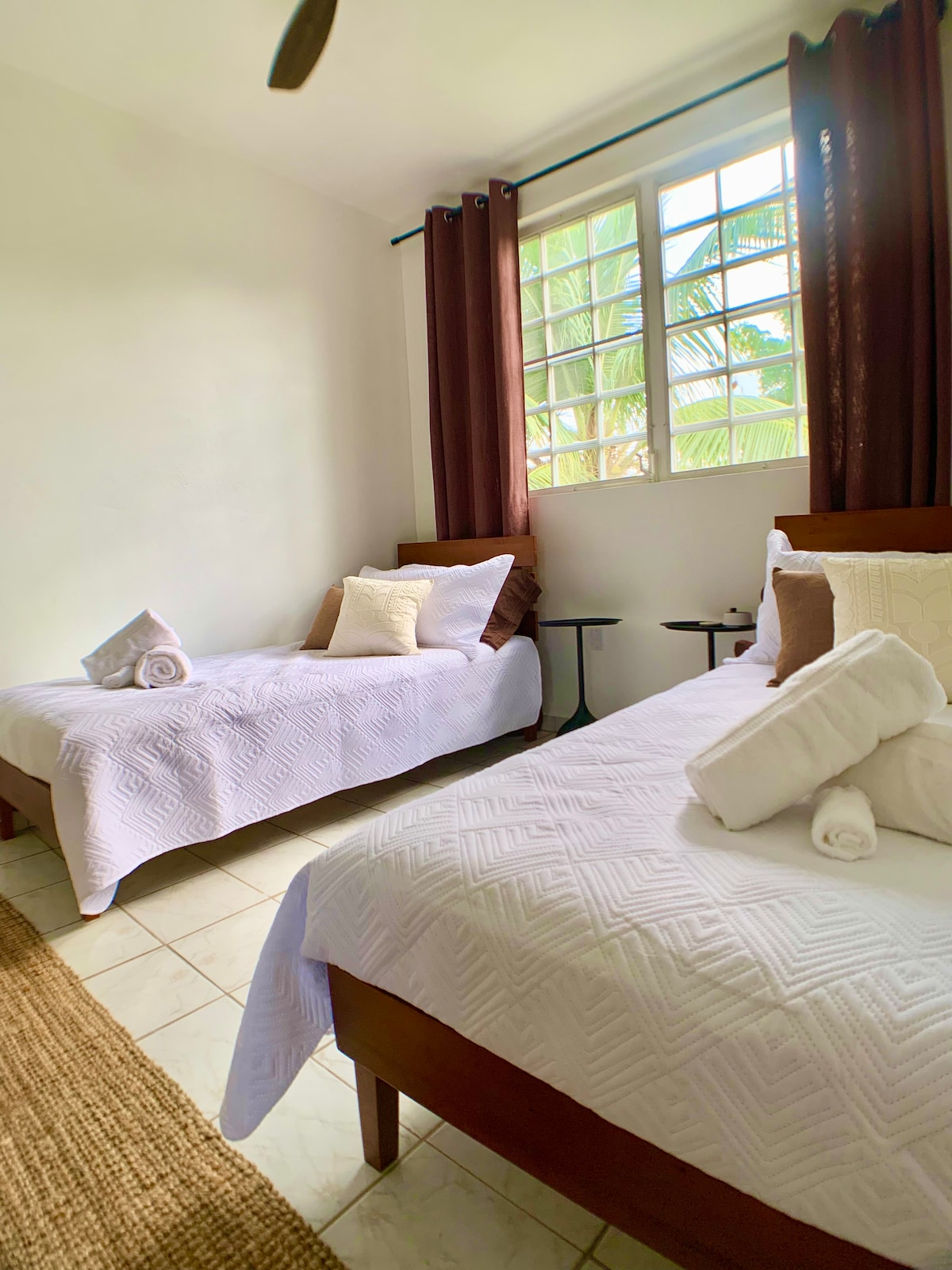 Შესაძლებელია 2 ორადგილიანი საწოლის ან 1 დიდი საწოლის გაკეთება