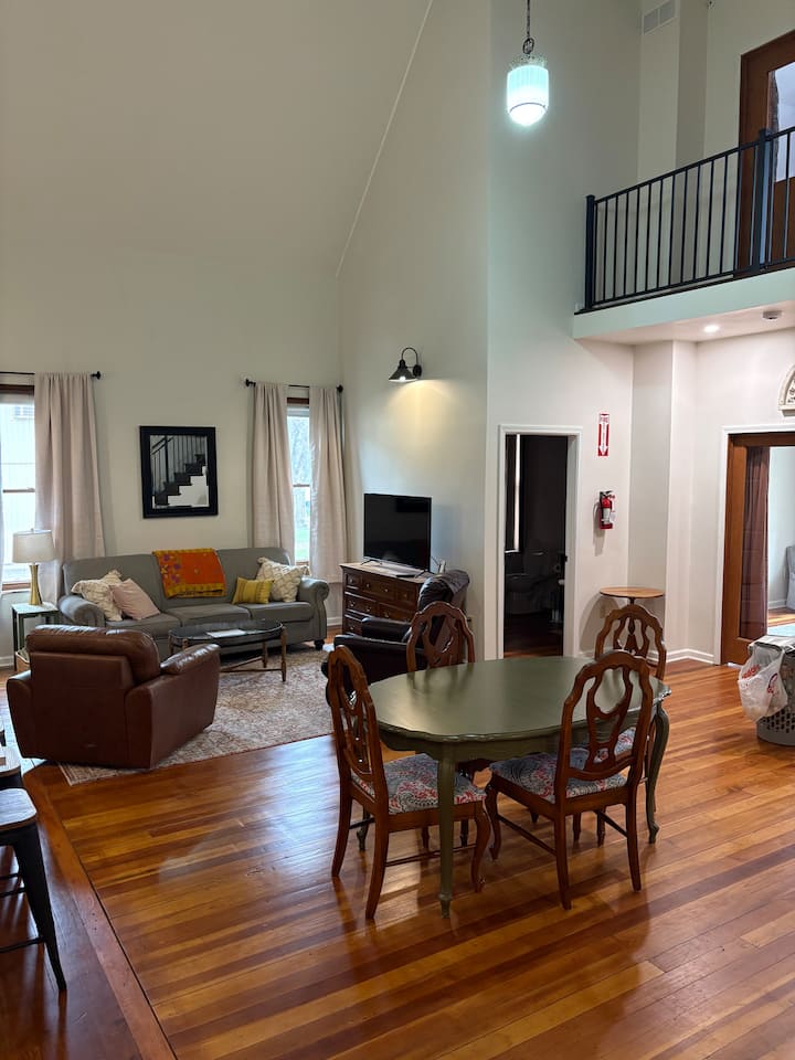 Two Story Apartment, Spacious! - Lanesboro, MN